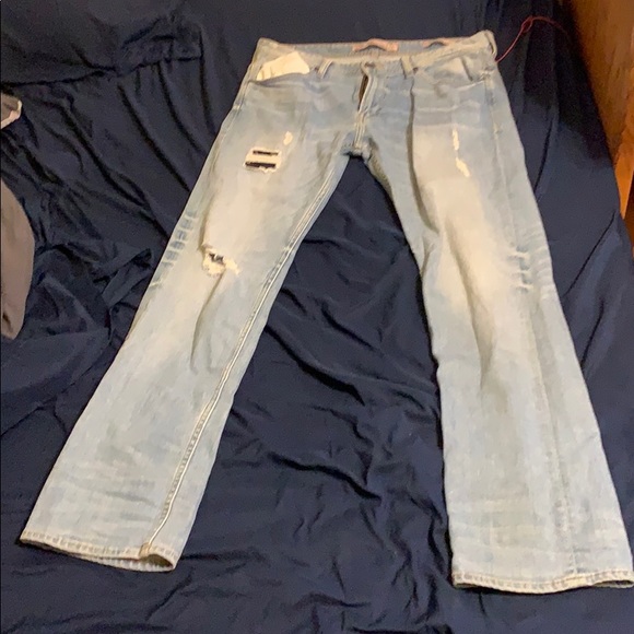 NWOT Guess Distressed Ripped Denim Jeans - Picture 1 of 7